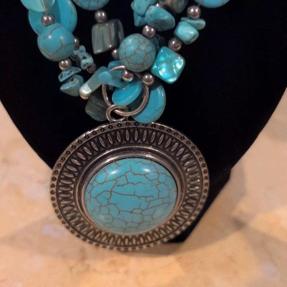 Turquoise/Silver Fashion Necklace. 3 Strands With Adjustable Clasp. - Picture 2 of 4